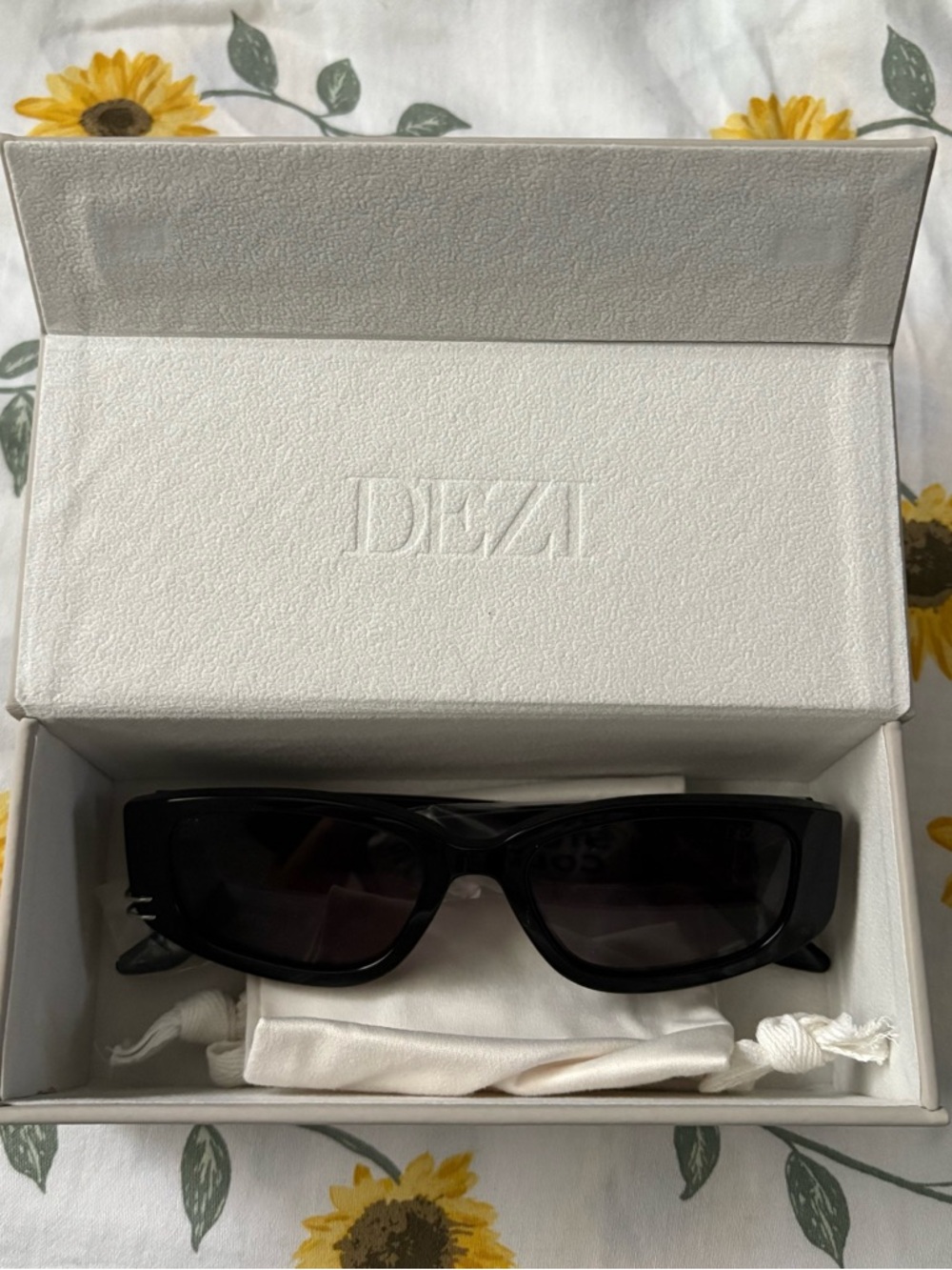 DEZI Black Cuffed Sunglasses